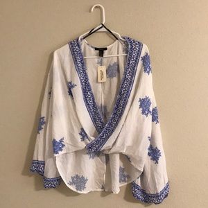 Flowy long sleeved summer blouse
